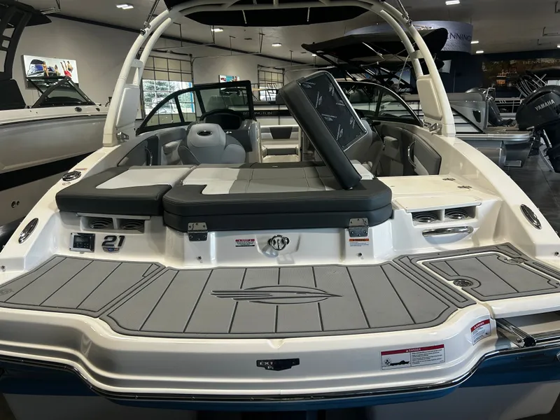 Slide: The Image of Chaparral 21 SSi 2026 - 20