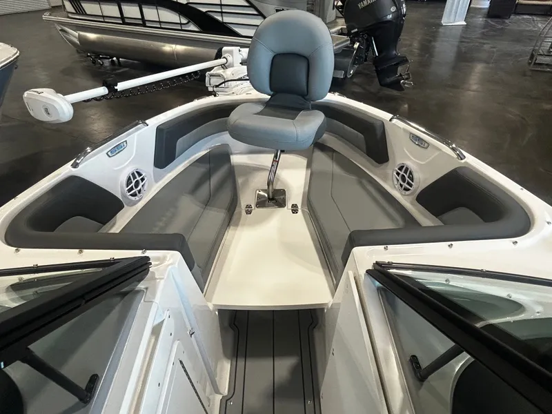 Slide: The Image of Chaparral 21 SSi Ski & Fish OB 2026 - 11