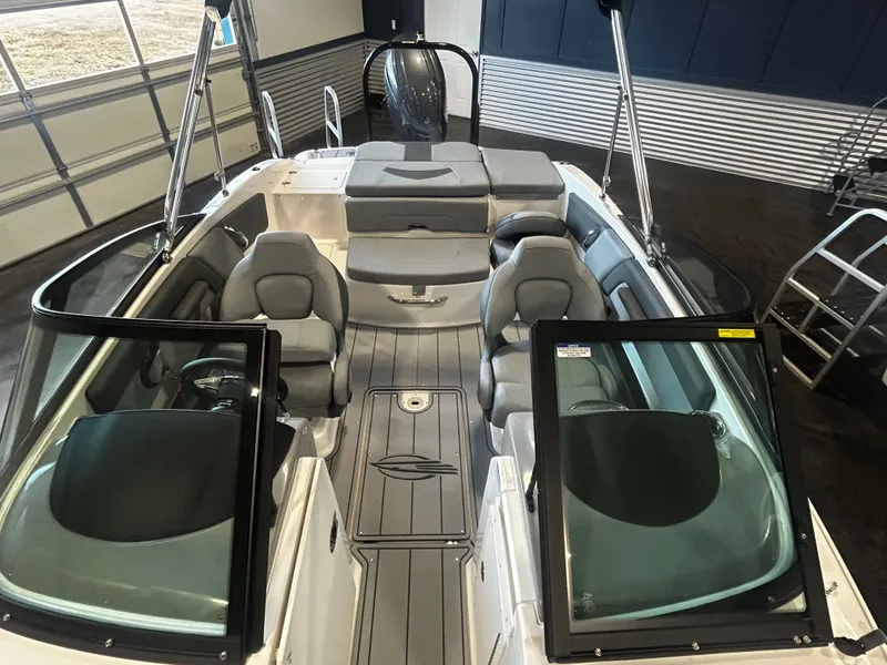 Slide: The Image of Chaparral 21 SSi Ski & Fish OB 2026 - 15