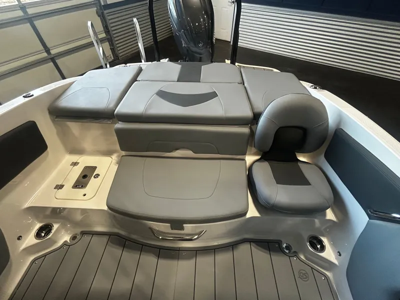 Slide: The Image of Chaparral 21 SSi Ski & Fish OB 2026 - 17