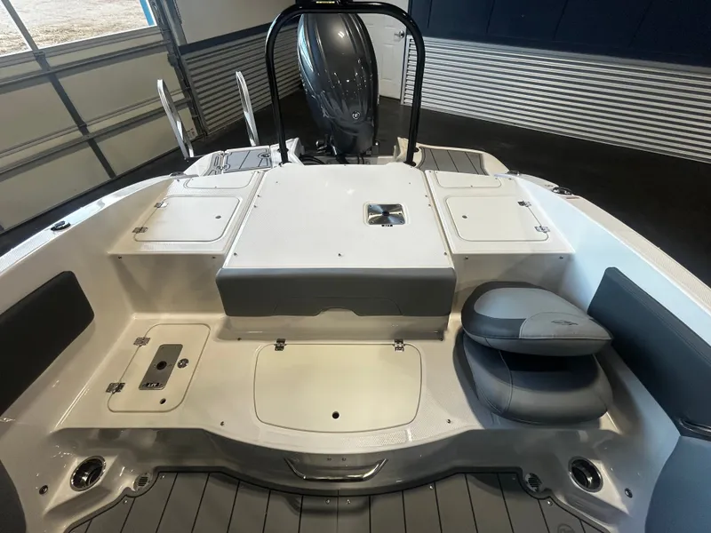 Slide: The Image of Chaparral 21 SSi Ski & Fish OB 2026 - 18