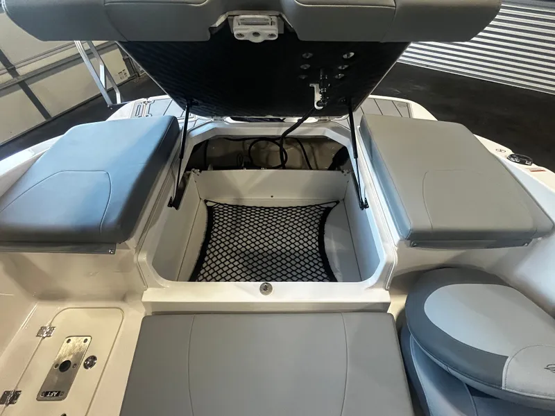 Slide: The Image of Chaparral 21 SSi Ski & Fish OB 2026 - 19