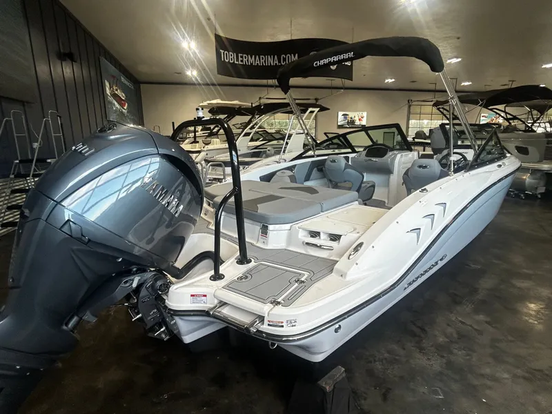 Slide: The Image of Chaparral 21 SSi Ski & Fish OB 2026 - 3