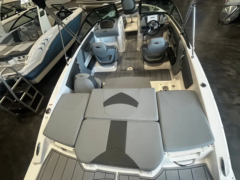 Slide: The Image of Chaparral 21 SSi Ski & Fish OB 2026 - 5