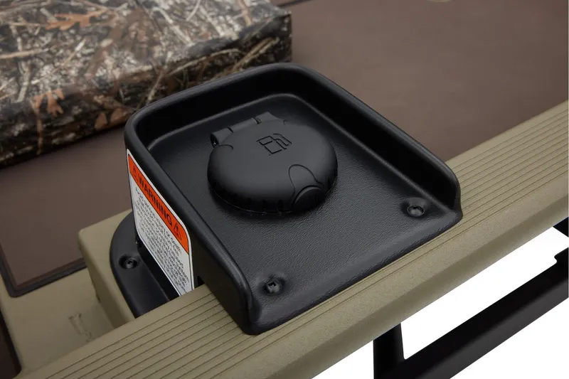 Slide: The Image of Tracker Grizzly 2072 CC 2026 - 36