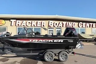 Slide: The Image of 2026 Tracker Targa V-18 Combo boat at Tracker Boating Center. - 15