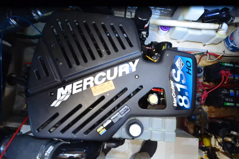 Slide: The Image of Mercury MerCruiser 8.1S HO engine in 2001 Cruisers Yachts 3750 Motoryacht. - 47