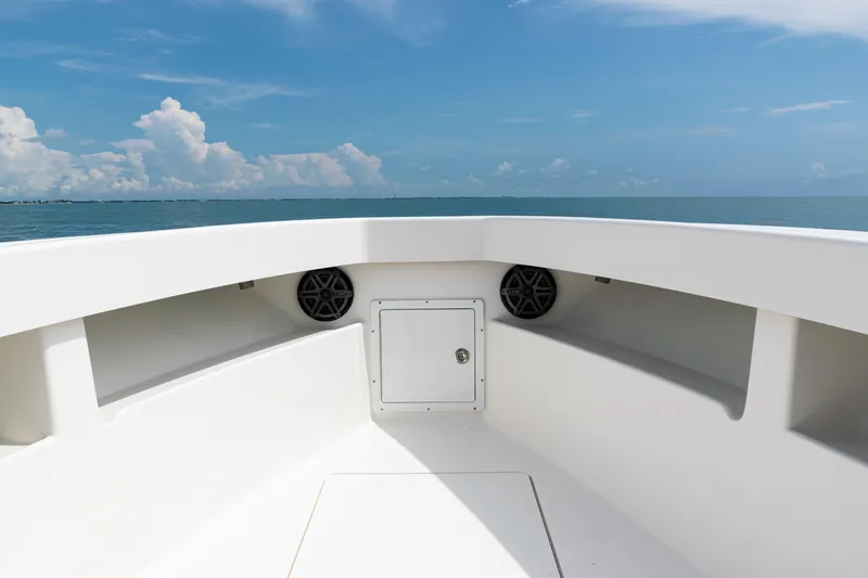 Slide: The Image of 2018 SeaVee 29 boat bow with ocean view and clear blue sky. - 6