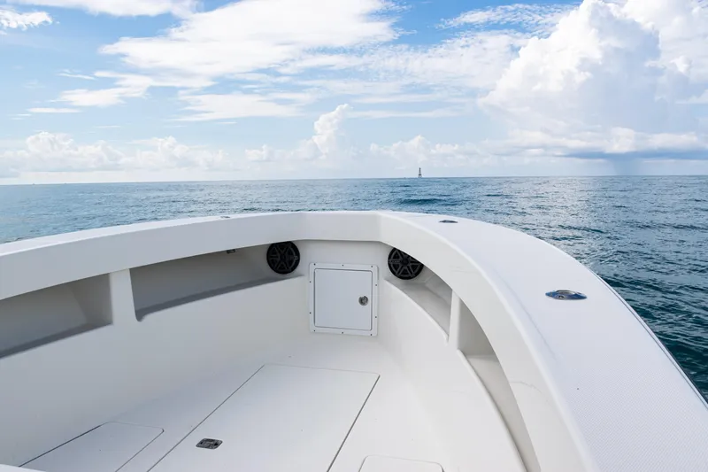 Slide: The Image of 2018 SeaVee 29 boat on open ocean under a partly cloudy sky. - 7