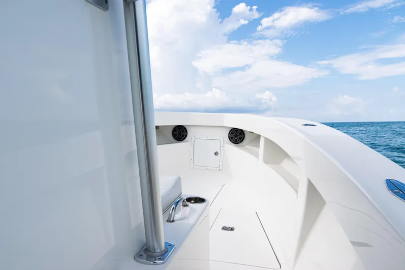Slide: The Image of 2018 SeaVee 29 boat deck with ocean view and clear sky. - 9