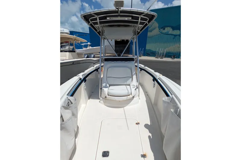 Slide: The Image of 2004 Wellcraft 29 CCF boat with T-top, docked under blue sky. - 7