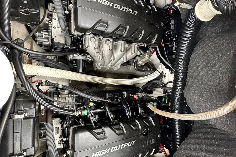 Slide: The Image of Engine compartment of 2018 Yamaha Boats 242 Limited S E-Series, showcasing high output engines. - 15