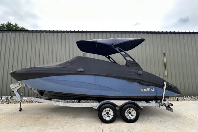 Slide: The Image of 2018 Yamaha Boats 242 Limited S E-Series on trailer, covered, parked outdoors. - 17