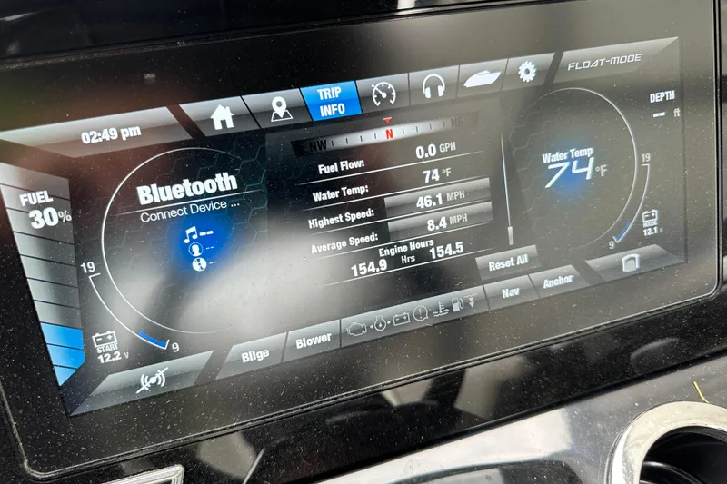 Slide: The Image of Yamaha 242 Limited S E-Series 2018 dashboard displaying trip info and Bluetooth connectivity. - 18