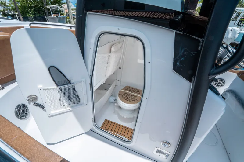 Slide: The Image of Sea Hunt Ultra 265 SE 2026 - 20