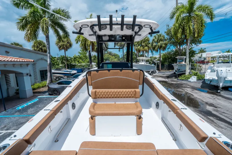 Slide: The Image of Sea Hunt Ultra 265 SE 2026 - 9