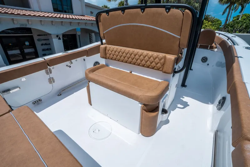 Slide: The Image of Sea Hunt Ultra 265 SE 2026 - 13