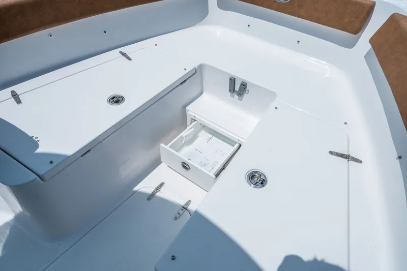 Slide: The Image of Sea Hunt Ultra 265 SE 2026 - 24