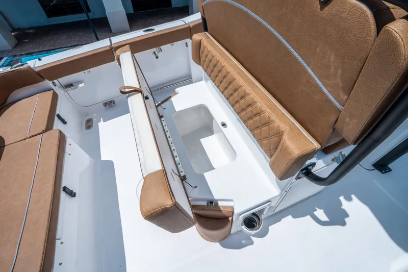 Slide: The Image of Sea Hunt Ultra 265 SE 2026 - 15