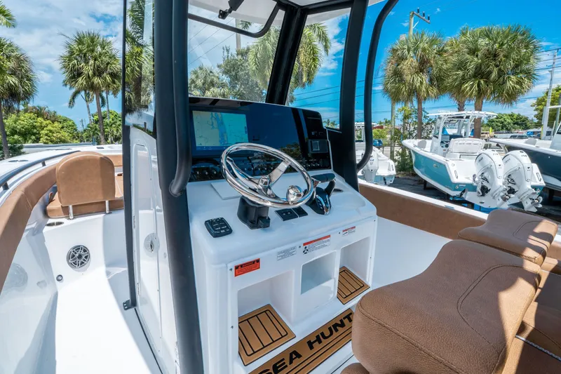 Slide: The Image of Sea Hunt Ultra 265 SE 2026 - 17