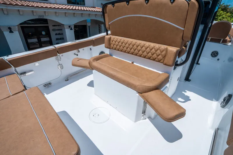 Slide: The Image of Sea Hunt Ultra 265 SE 2026 - 14