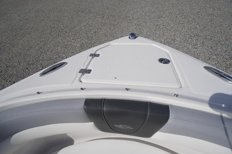Slide: The Image of Bow view of 2022 Chaparral 23 SSi OB boat with storage hatch. - 10