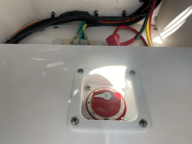 Slide: The Image of Battery switch on 2022 Chaparral 23 SSi OB boat, surrounded by wiring. - 35