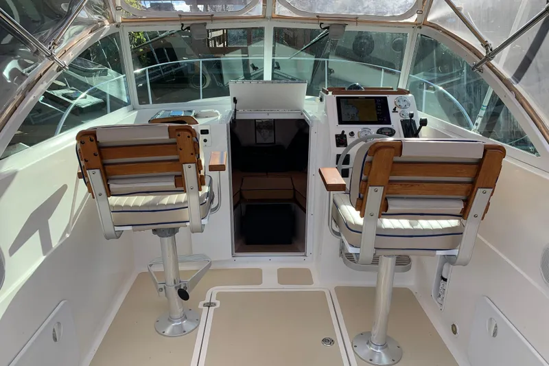 Slide: The Image of 2004 Hunt Yachts Surfhunter 25 cockpit with dual helm seats and navigation equipment. - 34