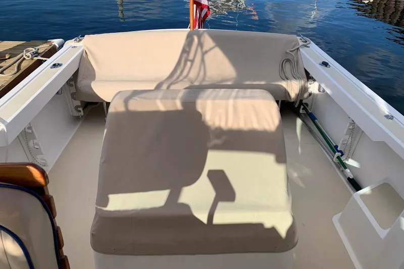 Slide: The Image of 2004 Hunt Yachts Surfhunter 25 interior with beige seating and water view. - 39