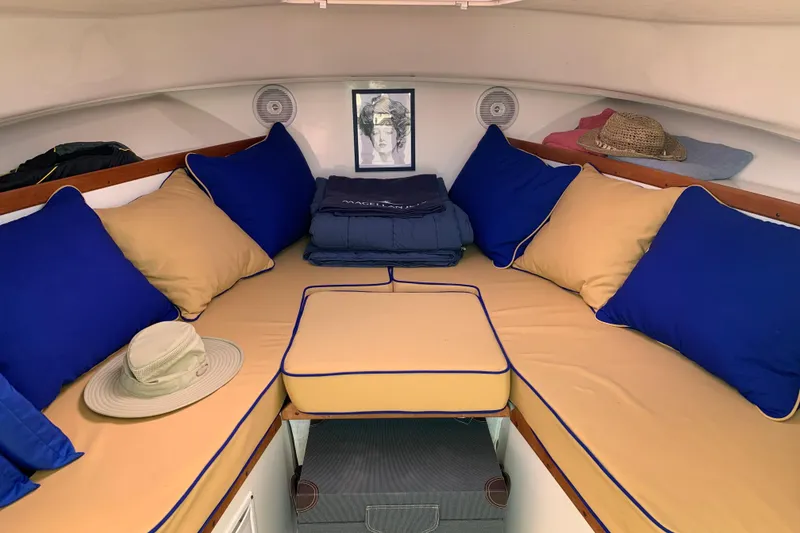 Slide: The Image of Cozy cabin interior of 2004 Hunt Yachts Surfhunter 25 with blue and beige cushions. - 45