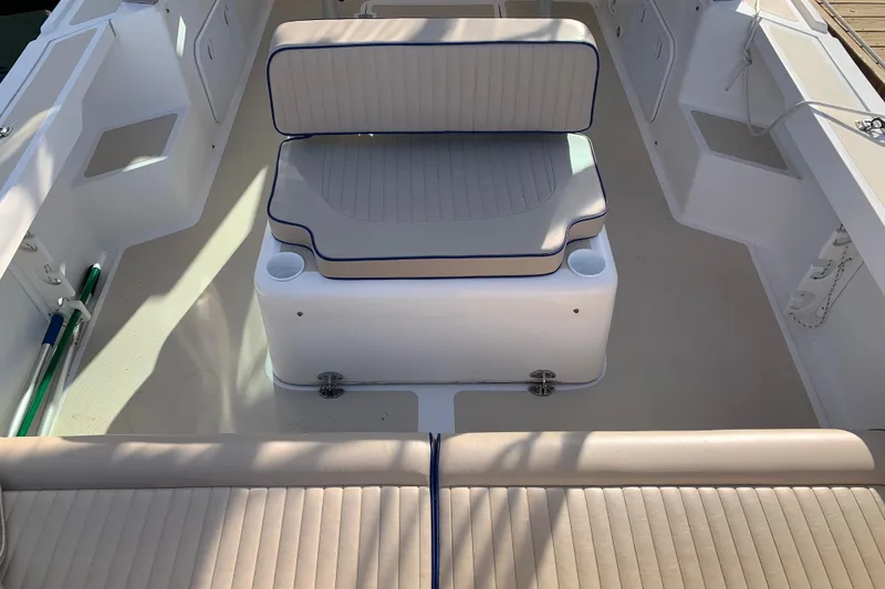 Slide: The Image of 2004 Hunt Yachts Surfhunter 25 interior with cushioned seating and storage compartments. - 53