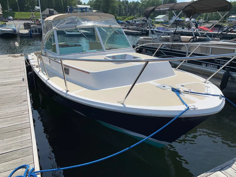 Slide: The Image of 2004 Hunt Yachts Surfhunter 25 docked at marina, featuring sleek design and spacious deck. - 7