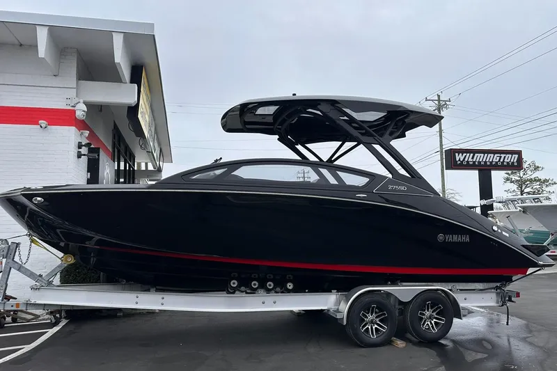 Slide: The Image of 2025 Yamaha Boats 275SD in black on trailer at dealership. - 15