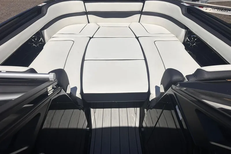Slide: The Image of 2025 Yamaha Boats 275SD interior with spacious white seating and sleek design. - 34