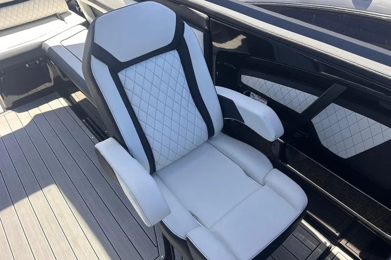 Slide: The Image of 2025 Yamaha Boats 275SD interior with luxurious white and black seating. - 36
