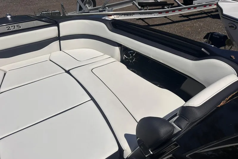 Slide: The Image of 2025 Yamaha Boats 275SD interior with white cushioned seating and sleek design. - 38