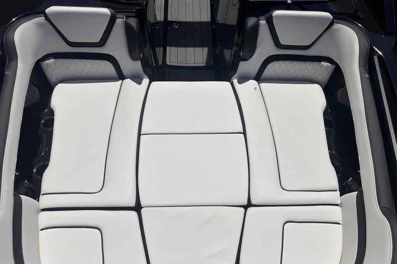 Slide: The Image of 2025 Yamaha Boats 275SD interior seating, featuring luxurious white upholstery and modern design. - 39