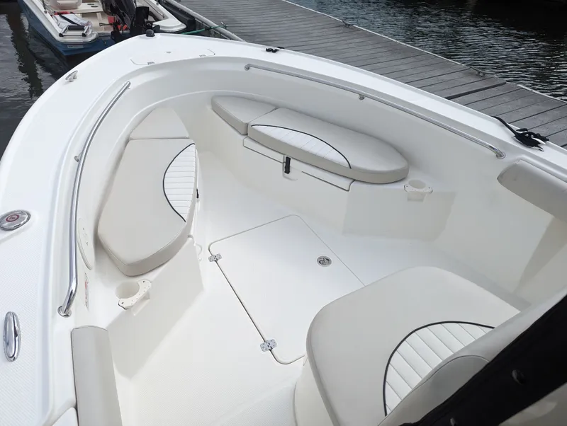 Slide: The Image of Mako 204 Center Console 2017 - 2