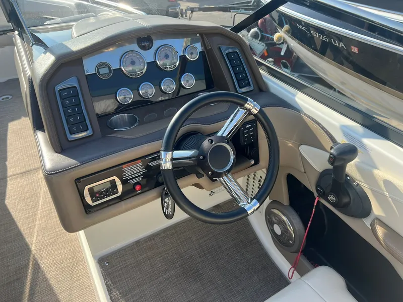 Slide: The Image of 2015 Formula 270 Bowrider 10 - 10