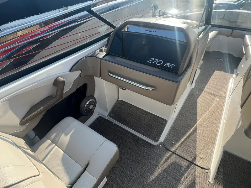 Slide: The Image of 2015 Formula 270 Bowrider 11 - 11