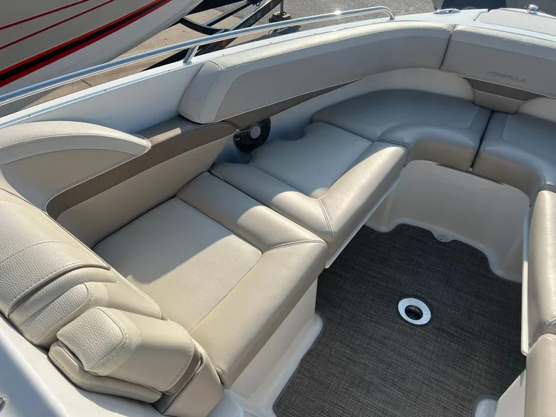 Slide: The Image of 2015 Formula 270 Bowrider 13 - 13