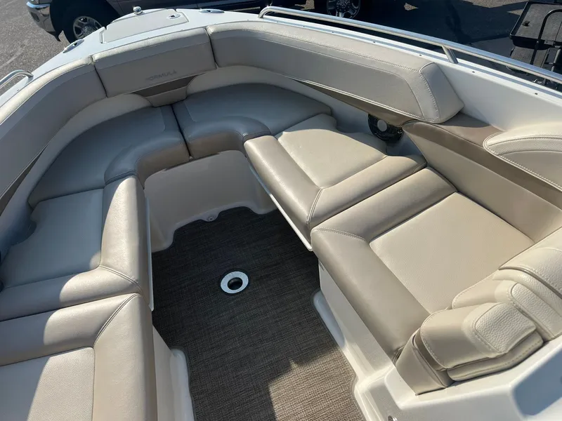 Slide: The Image of 2015 Formula 270 Bowrider 14 - 14