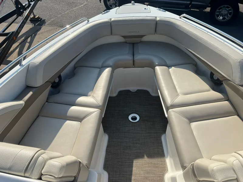 Slide: The Image of 2015 Formula 270 Bowrider 15 - 15