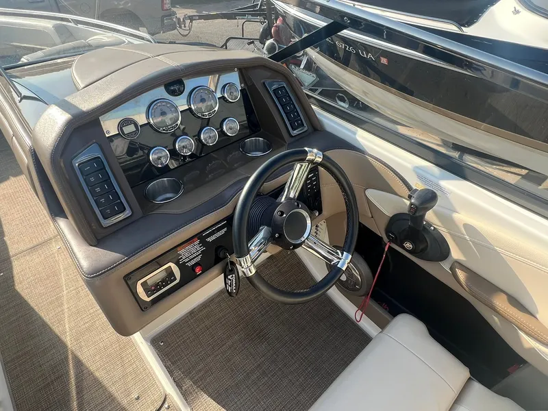 Slide: The Image of 2015 Formula 270 Bowrider 17 - 17