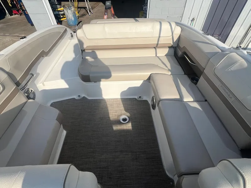 Slide: The Image of 2015 Formula 270 Bowrider 7 - 7