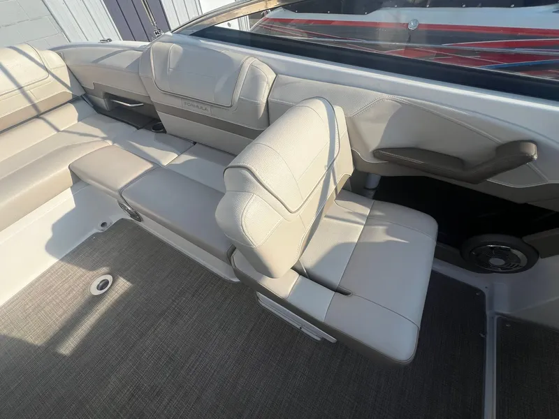 Slide: The Image of 2015 Formula 270 Bowrider 8 - 8