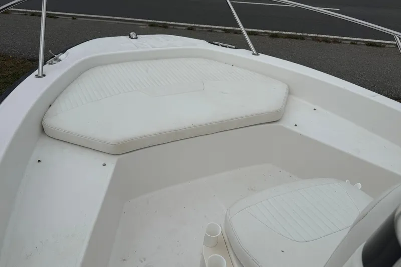 Slide: The Image of 2007 Boston Whaler 200 Dauntless boat interior with white cushioned seating. - 4