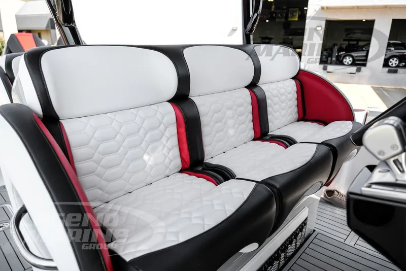 Slide: The Image of Nor-Tech 390 Sport 2026 - 41