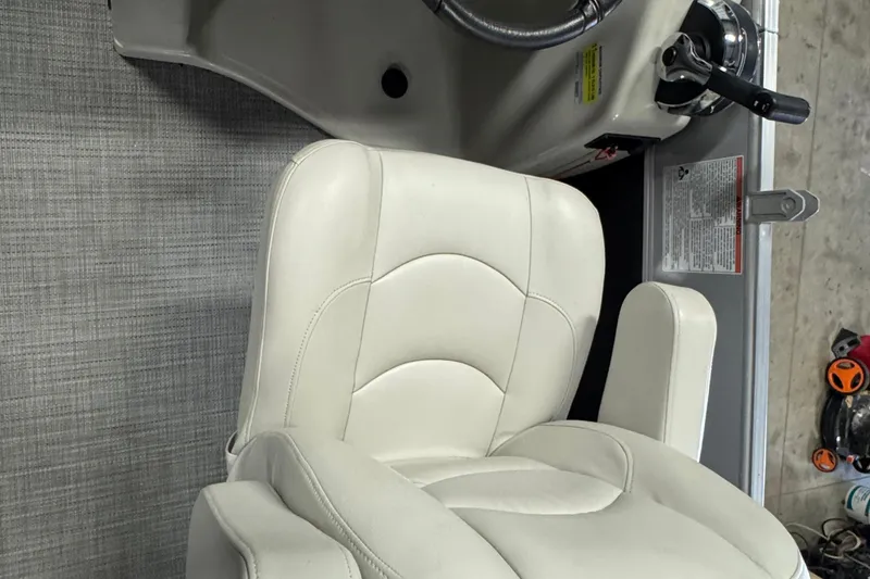 Slide: The Image of Captain's chair and controls of a 2017 Starcraft EX 21 R boat. - 9