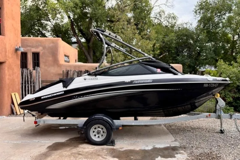 The Image of 2013 Yamaha Boats AR192 on trailer, parked outdoors near adobe building. - 0